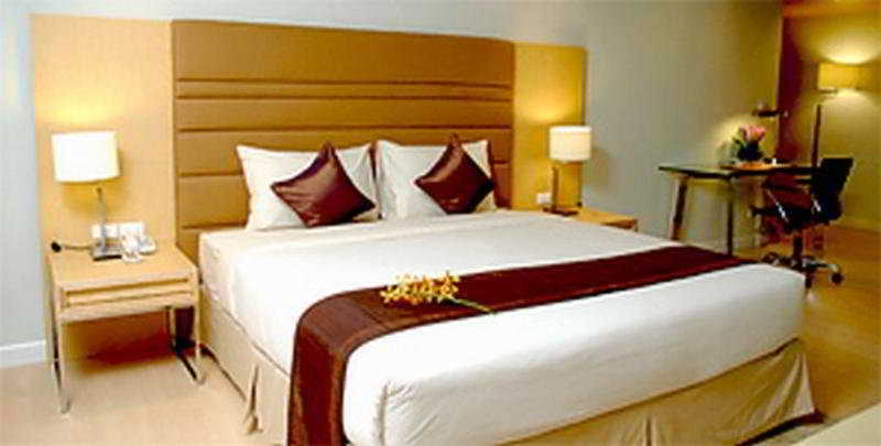 The Tivoli Hotel Банкок Екстериор снимка