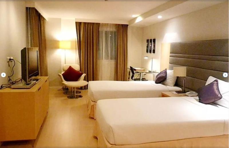 The Tivoli Hotel Банкок Екстериор снимка